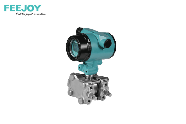 差压变送器在选型时，如何根据测量范围和介质特性选择合适的型号？