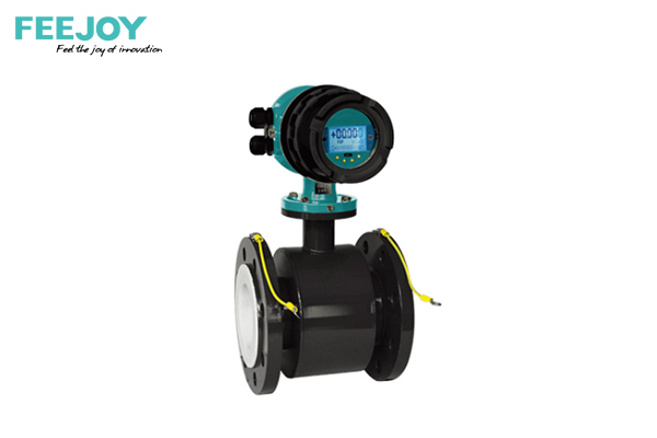 电磁流量计在测量过程中如何避免信号干扰，确保数据准确？